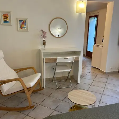 Apartman Beautiful Studio + Large Terrace Near The Beaches.